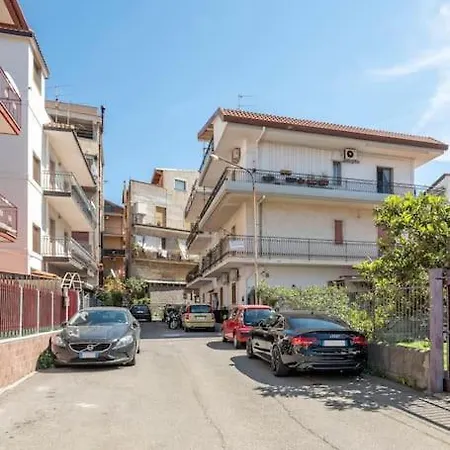 Un Passo Dal Mare Due Dall'etna *